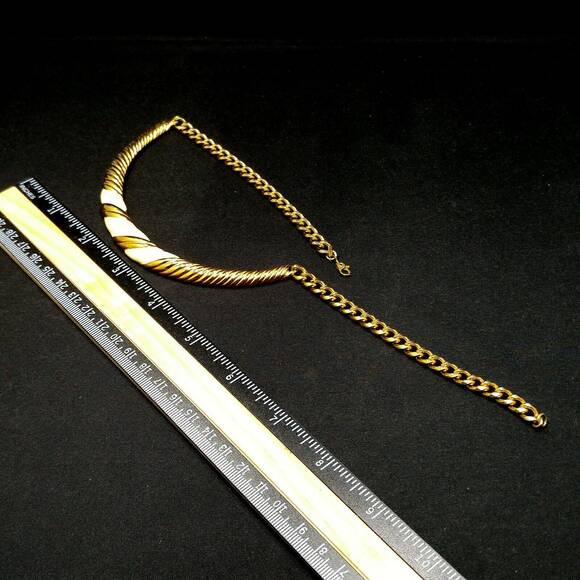 Vintage Monet Cream Enamel & Gold Plated Choker Necklace 1960s Mid Century - Picture 7 of 9